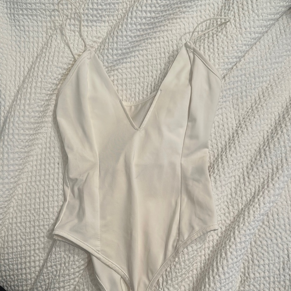 SHEIN Cream Sleeveless Fitted Bodysuit
